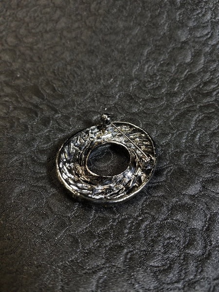 Oval Ring Rhinestone Pin